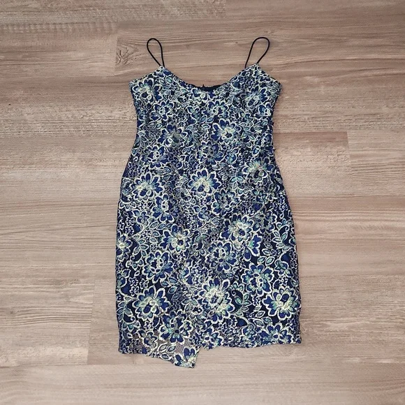 Stunning Heartloom Dress - Picture 1 of 6